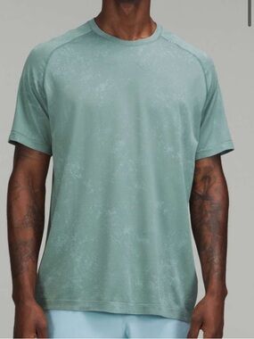 Lululemon Metal Vent Tech Short Sleeve Shirt 2.0 size Medium